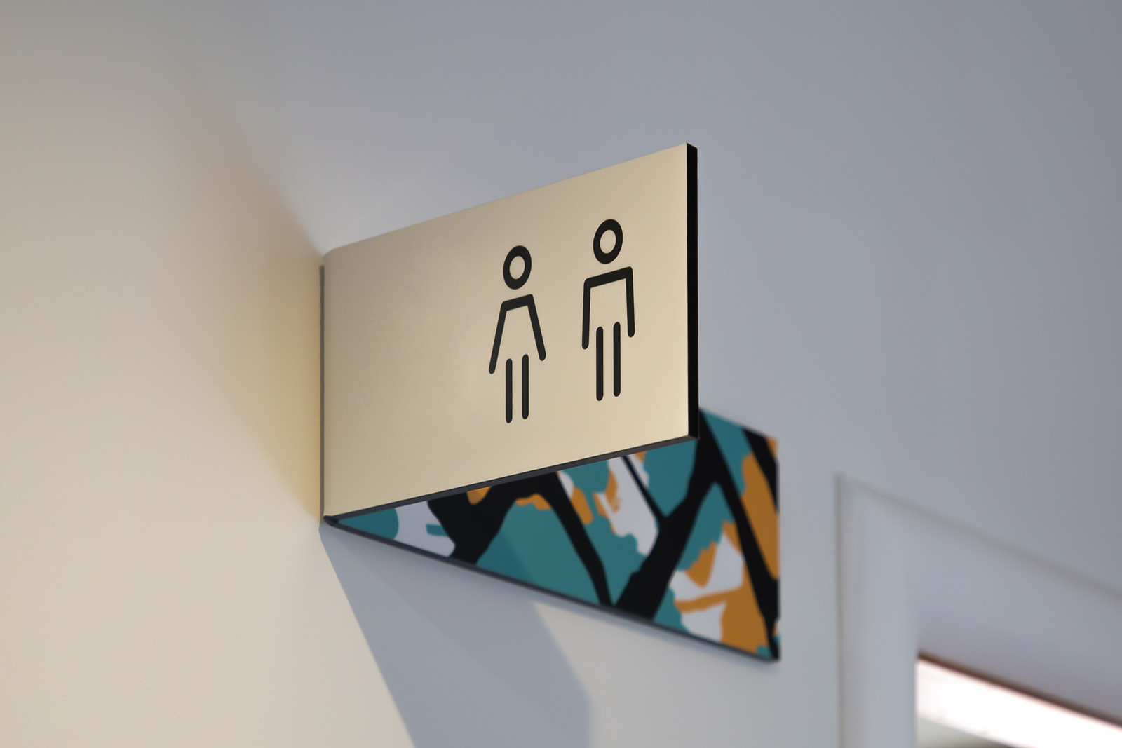 Male and female bathroom icons